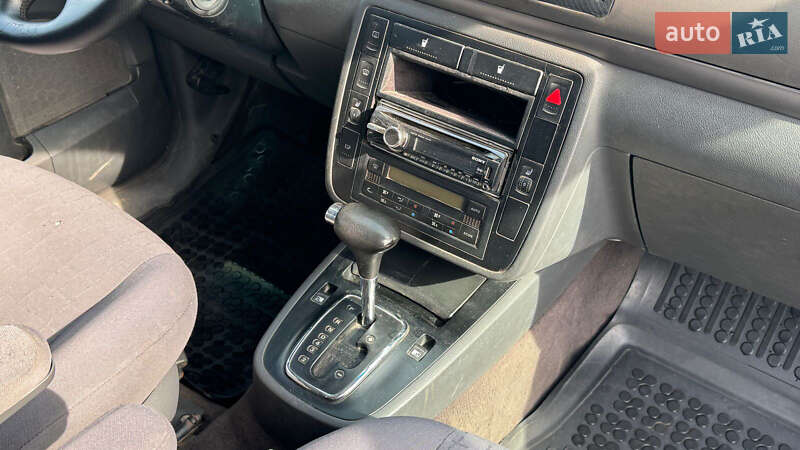 Минивэн SEAT Alhambra 2001 в Нововолынске