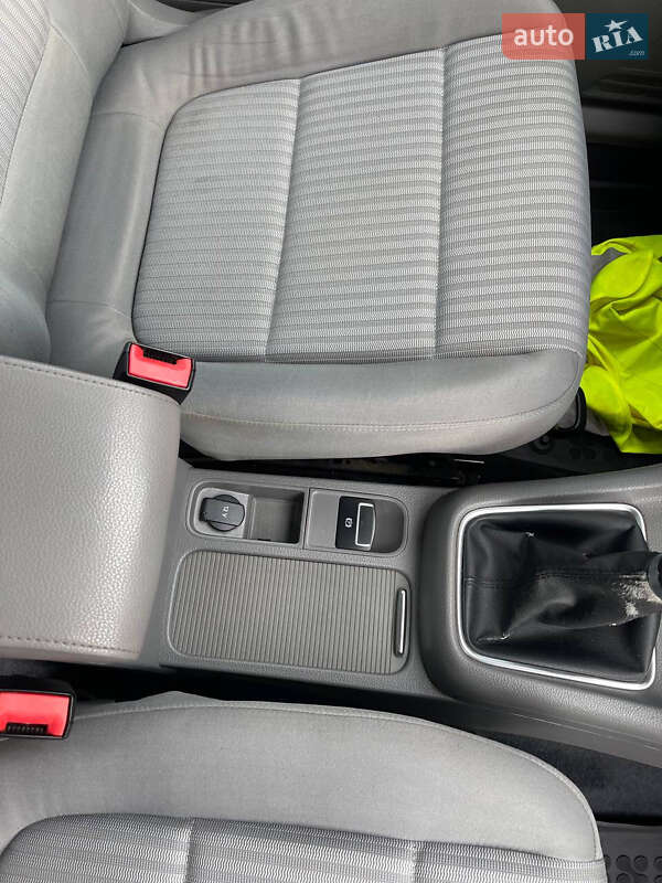 Минивэн SEAT Alhambra 2011 в Тячеве