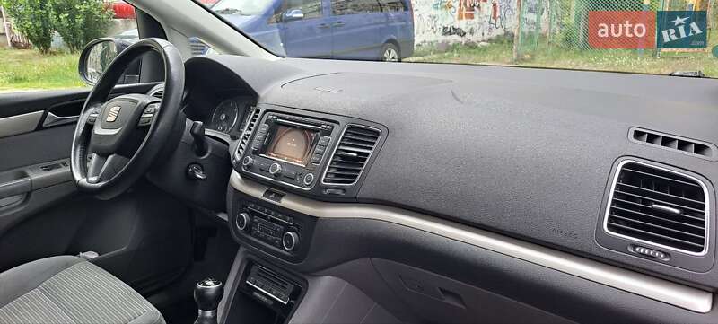 Минивэн SEAT Alhambra 2010 в Киеве