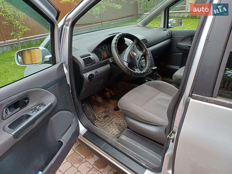 Минивэн SEAT Alhambra 2007 в Киеве