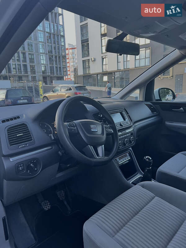 Минивэн SEAT Alhambra 2014 в Млинове