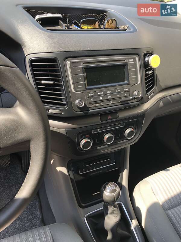 Мінівен SEAT Alhambra 2010 в Долині