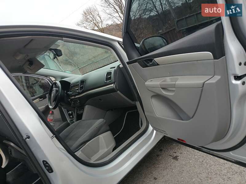 Минивэн SEAT Alhambra 2010 в Нижних Воротах