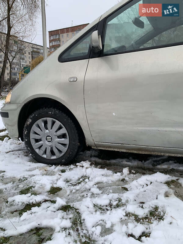 Минивэн SEAT Alhambra 2001 в Ровно