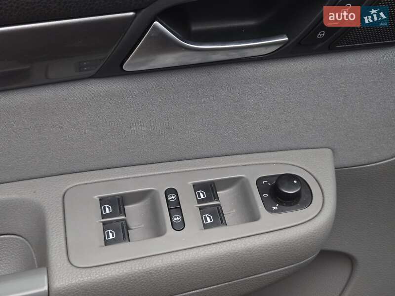 Минивэн SEAT Alhambra 2012 в Киеве