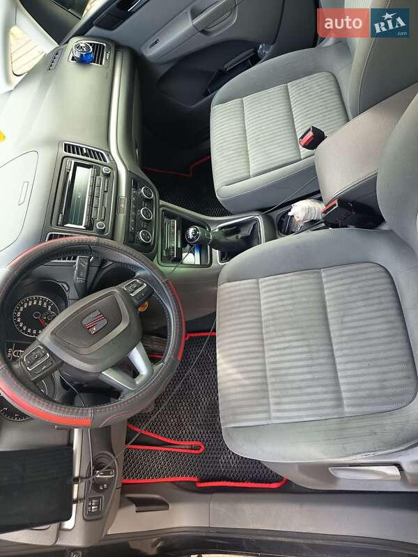 Минивэн SEAT Alhambra 2013 в Глыбокой