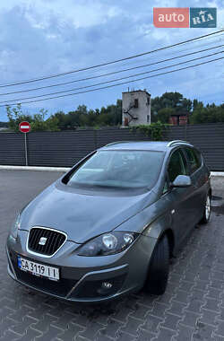 Минивэн SEAT Altea XL 2013 в Вишневом