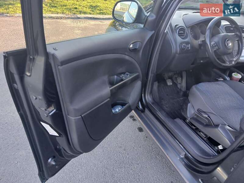 Минивэн SEAT Altea 2009 в Подольске