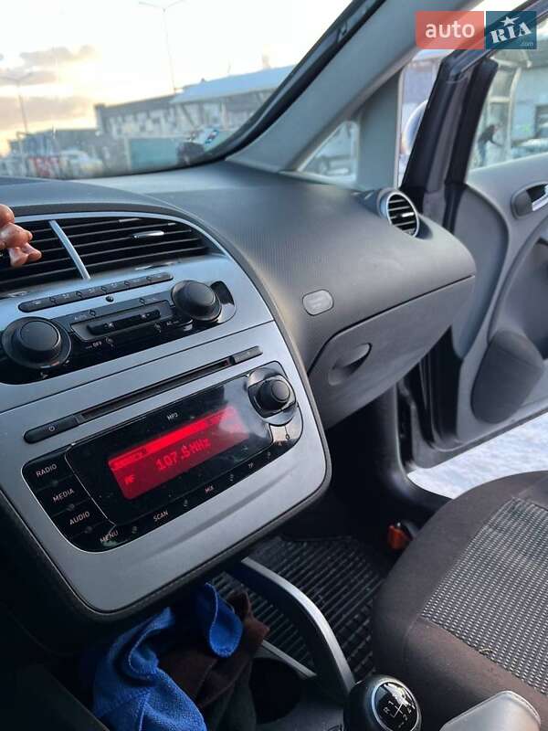 Минивэн SEAT Altea 2009 в Сарнах