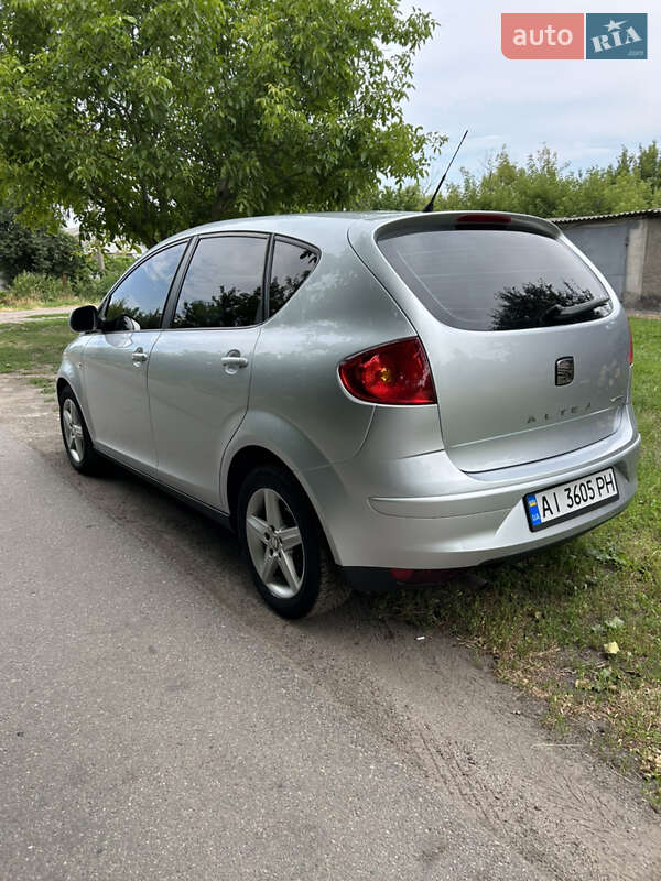 Минивэн SEAT Altea 2010 в Узине