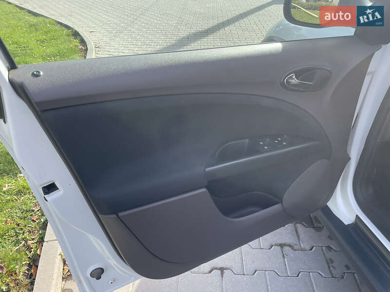 Минивэн SEAT Altea 2008 в Кицмани фото 21 Минивэн SEAT Altea 2008 в Кицмани