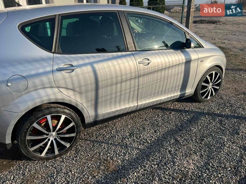 Минивэн SEAT Altea 2004 в Почаеве