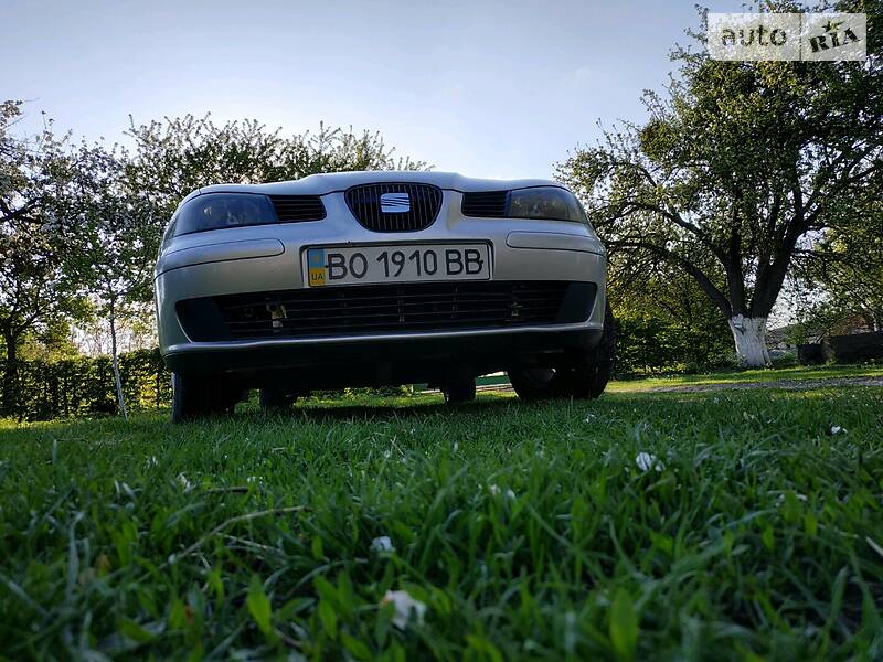 Седан SEAT Cordoba 2004 в Кременці