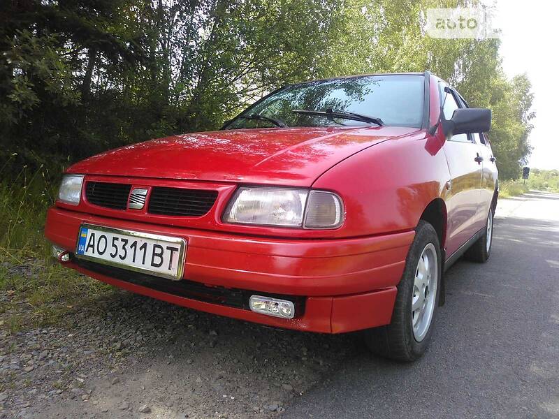 Седан SEAT Cordoba 1996 в Поляні