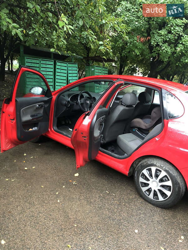 Седан SEAT Cordoba 2005 в Ужгороді