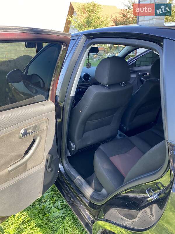 Седан SEAT Cordoba 2008 в Львове