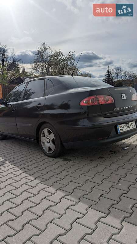 Седан SEAT Cordoba 2008 в Вишневом