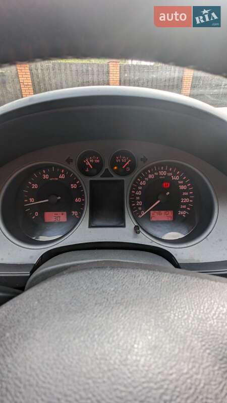 Седан SEAT Cordoba 2008 в Вишневом