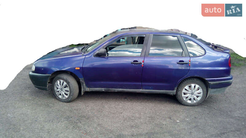 Седан SEAT Cordoba 1994 в Локачах