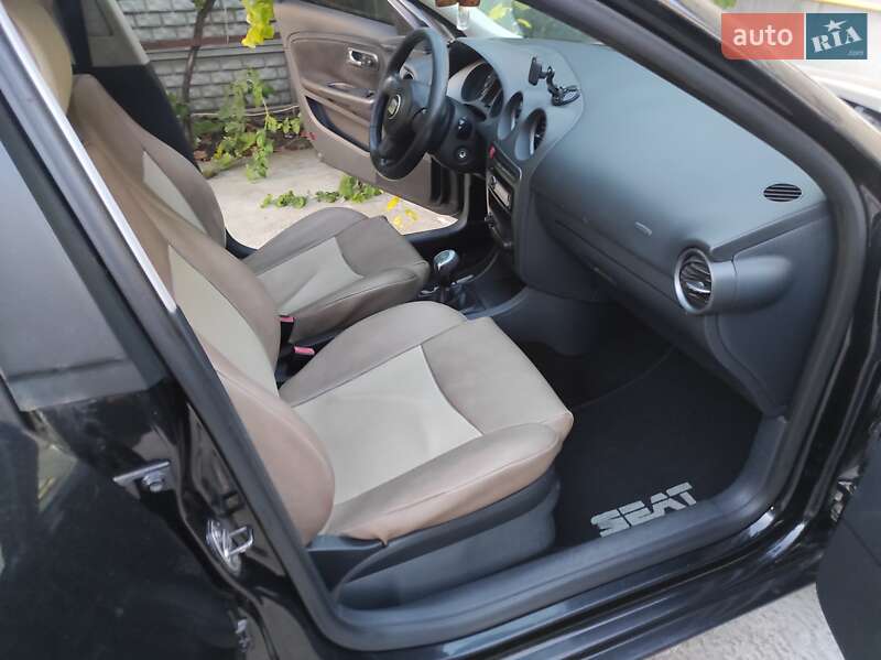 Седан SEAT Cordoba 2008 в Новомосковске