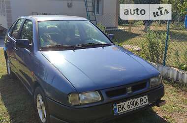 Седан SEAT Cordoba 1994 в Ровно