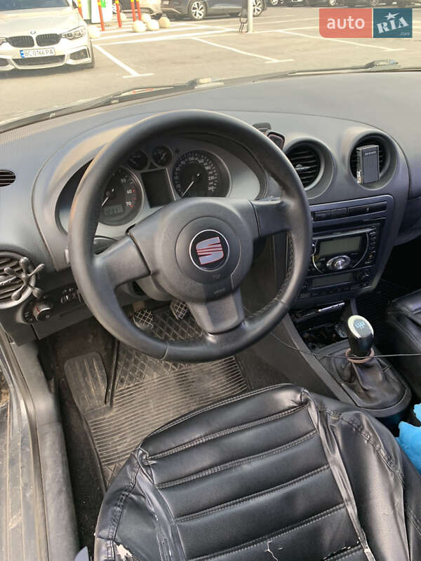 Седан SEAT Cordoba 2007 в Львове