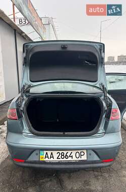 Седан SEAT Cordoba 2005 в Києві