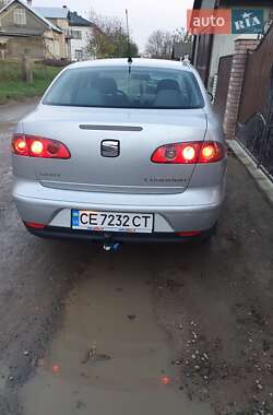 Седан SEAT Cordoba 2004 в Чернівцях