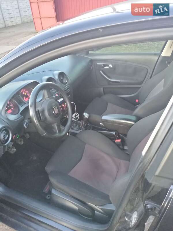 Седан SEAT Cordoba 2007 в Днепре