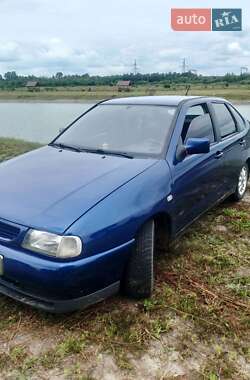 Седан SEAT Cordoba 1999 в Львові