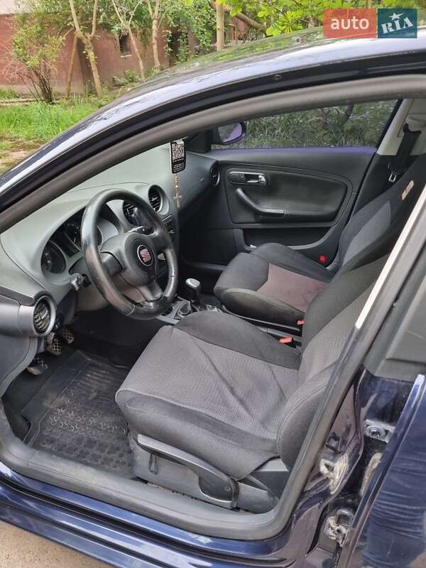 Седан SEAT Cordoba 2008 в Львове