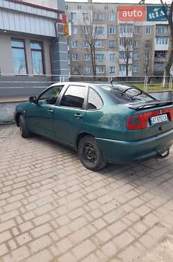 Седан SEAT Cordoba 1998 в Калуші