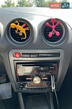 Седан SEAT Cordoba 2008 в 