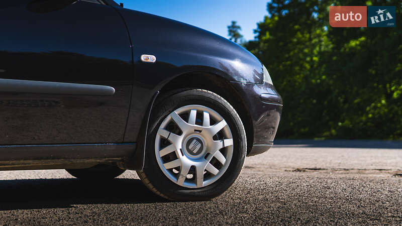 Седан SEAT Cordoba 2007 в Львове