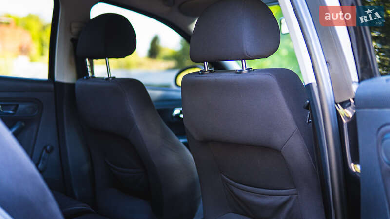 Седан SEAT Cordoba 2007 в Львове