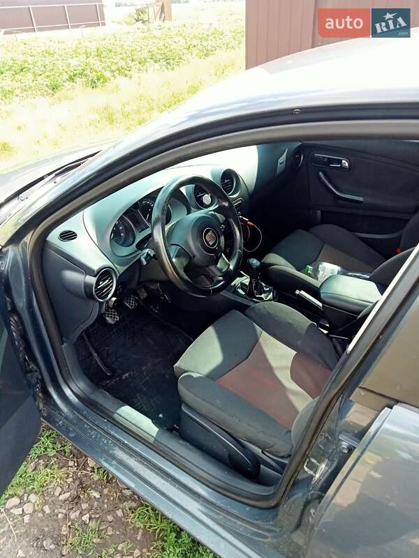 Седан SEAT Cordoba 2007 в Бобровиці