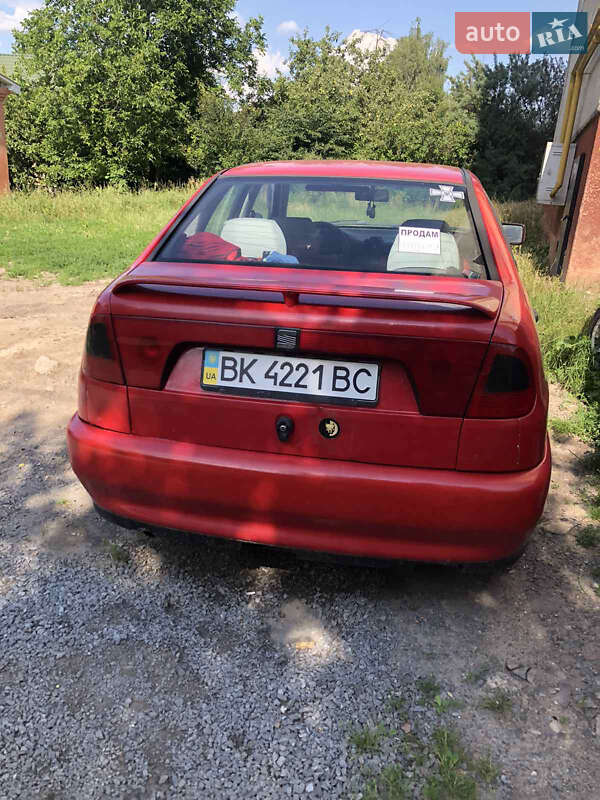 Седан SEAT Cordoba 1995 в Рівному