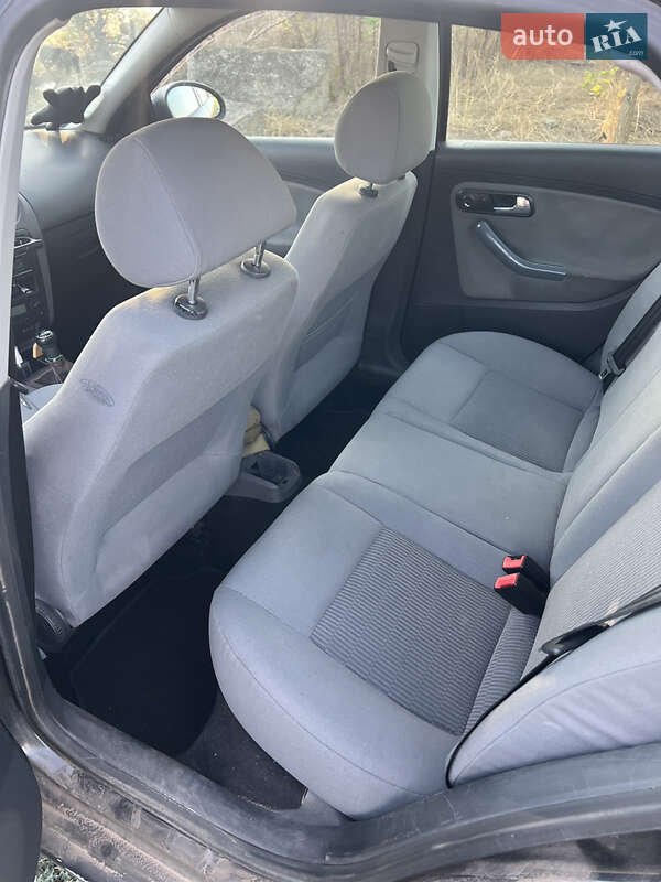 Седан SEAT Cordoba 2003 в Славгороде