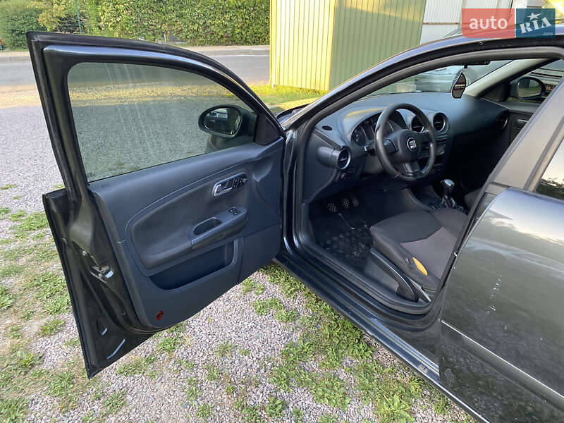 Седан SEAT Cordoba 2008 в Киеве