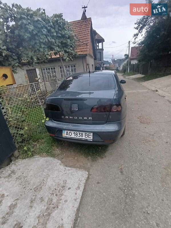 Седан SEAT Cordoba 2007 в Хусте