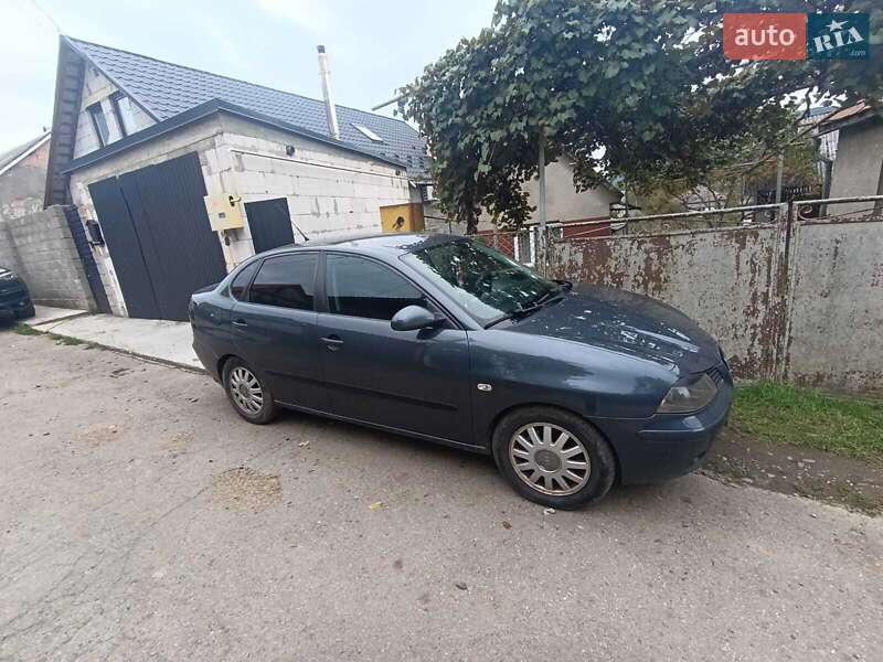 Седан SEAT Cordoba 2007 в Хусте