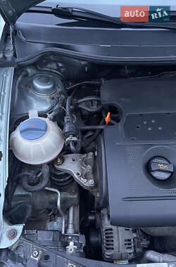 Седан SEAT Cordoba 2003 в 