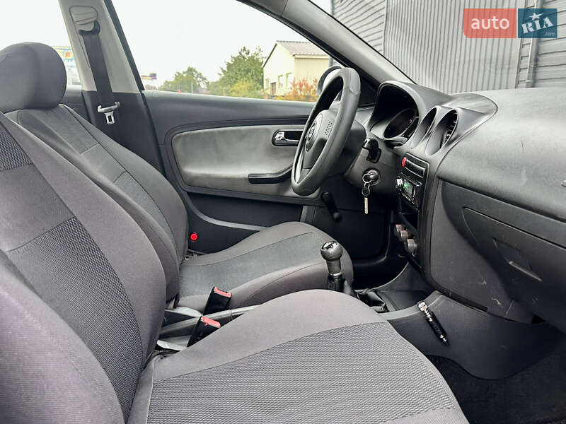 Седан SEAT Cordoba 2003 в Кропивницком
