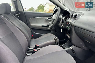 Седан SEAT Cordoba 2003 в 