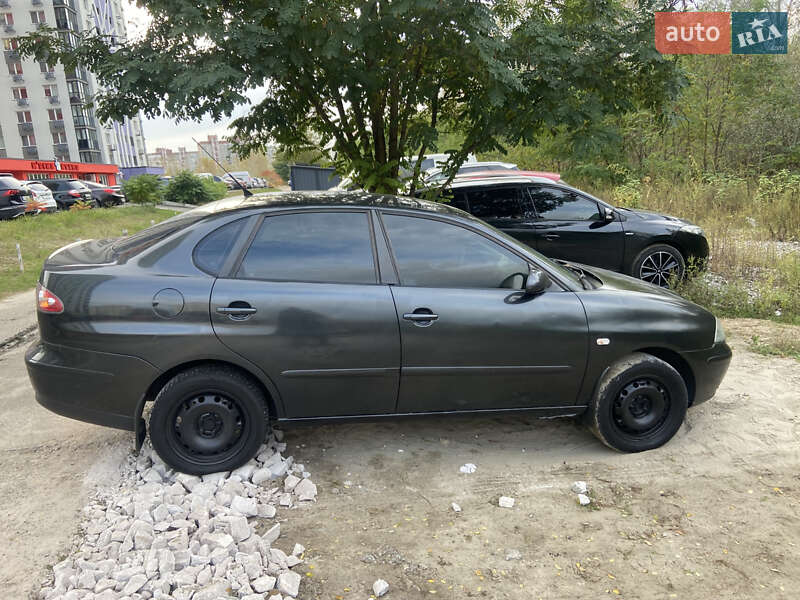 Седан SEAT Cordoba 2008 в Киеве