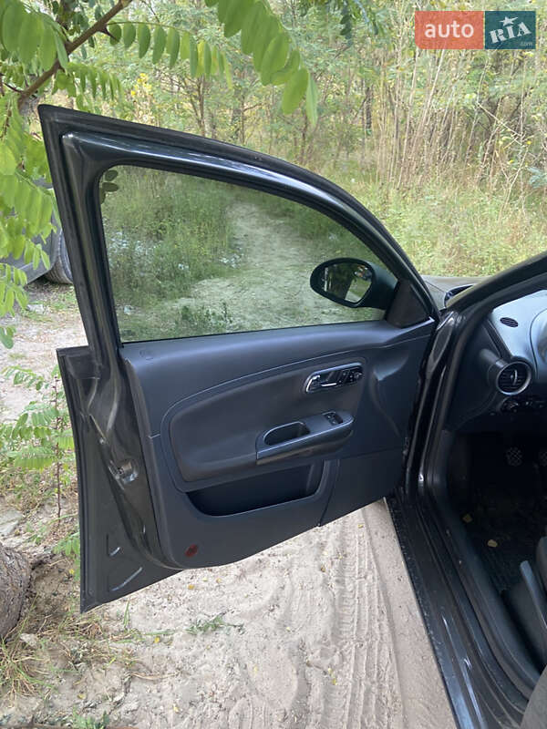 Седан SEAT Cordoba 2008 в Киеве