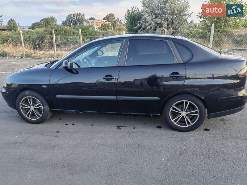 Седан SEAT Cordoba 2007 в Киеве