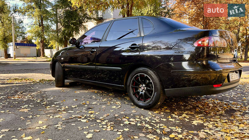 Седан SEAT Cordoba 2008 в Кривому Розі