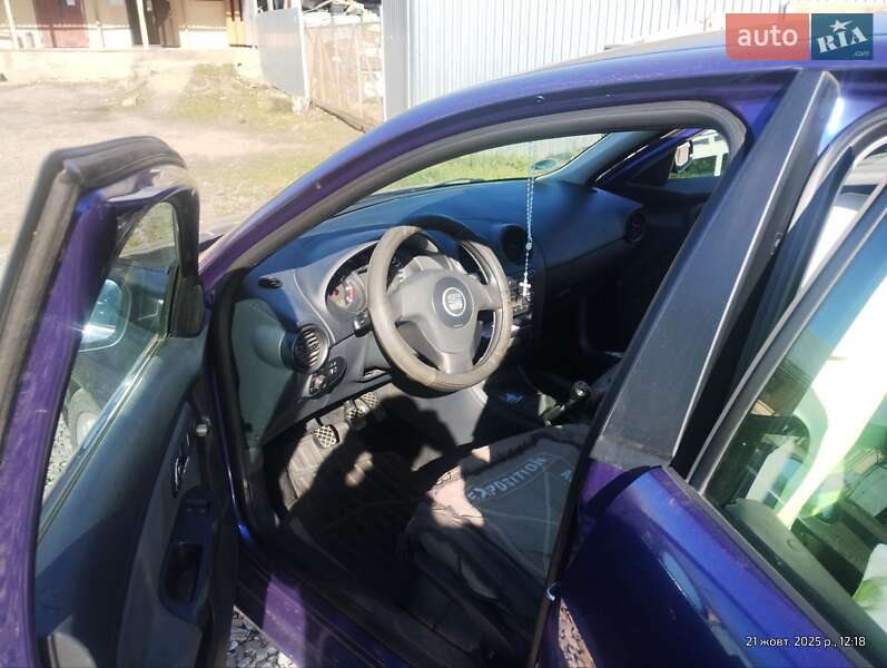 Седан SEAT Cordoba 2004 в Дрогобыче