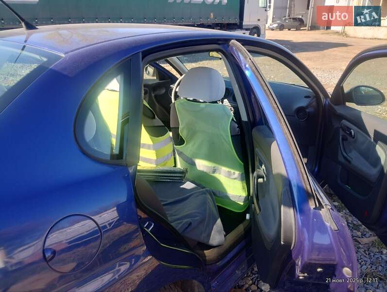 Седан SEAT Cordoba 2004 в Дрогобыче